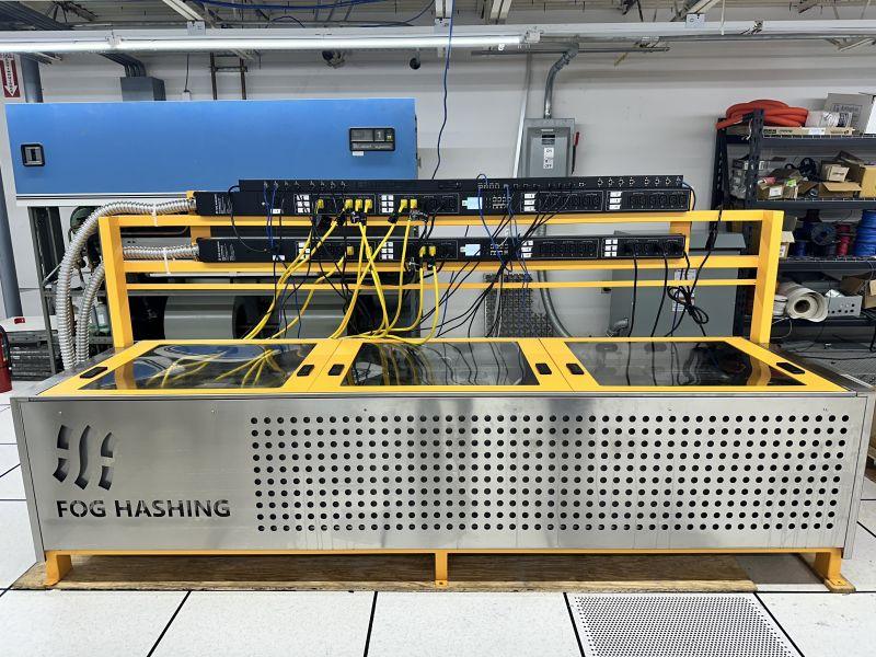 FogHashing immersion tank with connected mining equipment